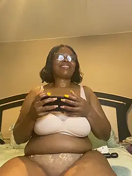 Nomthie online show from 11.04.25