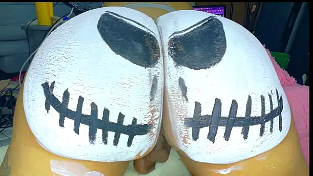 Snapshot of kimeraface chatting on 10.29.25 kimeraface online show from 10.29.25