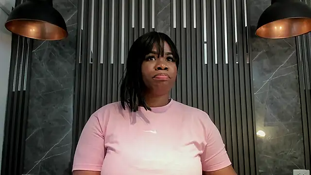 Snapshot of SaraiEvans chatting on 11.07.25 SaraiEvans online show from 11.07.25