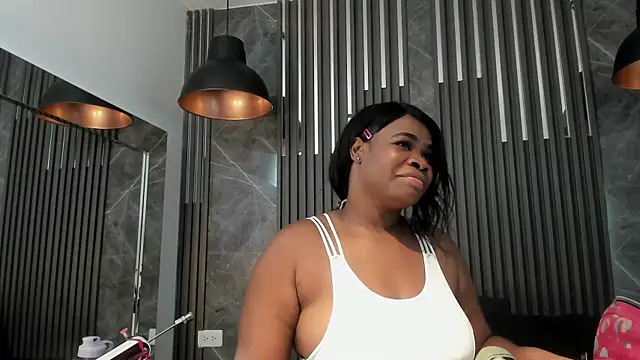 Snapshot of SaraiEvans chatting on 11.14.25 SaraiEvans online show from 11.14.25