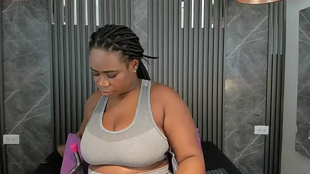 SaraiEvans online show from 02.13.26