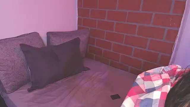 Snapshot of AmyW0w chatting on 12.14.25 AmyW0w online show from 12.14.25