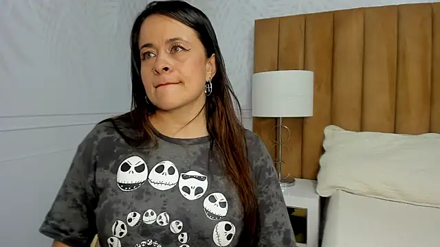 Snapshot of Daphne81_ chatting on 03.01.25 Daphne81  online show from 03.01.25