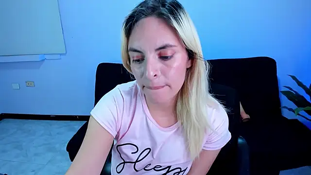 Snapshot of Kathia_Brooks_ chatting on 01.09.25 Kathia Brooks online show from 01.09.25