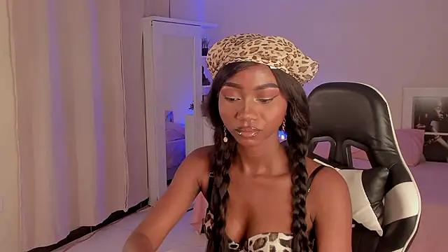 SavannahWildee online show from 12.05.24