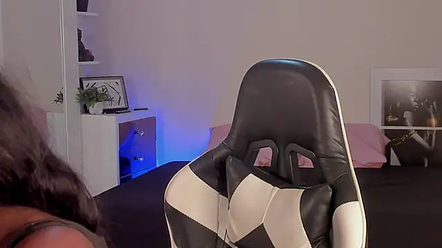 SavannahWildee online show from 12.06.24