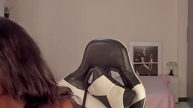 SavannahWildee online show from 12.11.24