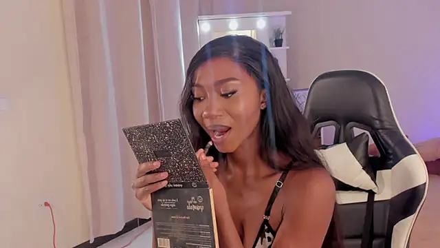 SavannahWildee online show from 03.10.25