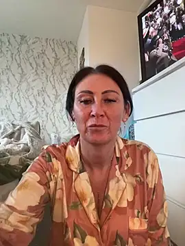 Snapshot of Naughtynanny75 chatting on 01.18.25 Naughtynanny75 online show from 01.18.25