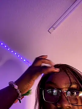 LillShayy online show from 12.18.25