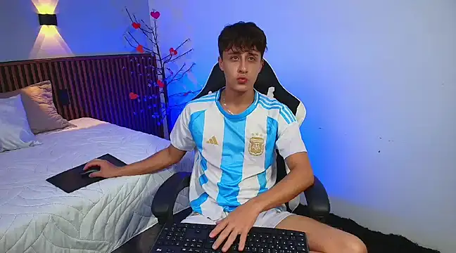 Snapshot of JoseloEvans chatting on 03.15.25 JoseloEvans online show from 03.15.25