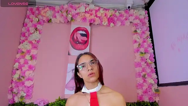 Scarlet Red  online show from 03.16.25