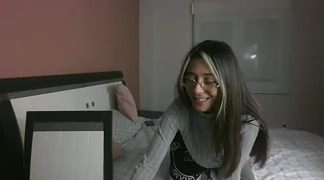Snapshot of SOFIASWEETSECRETT chatting on 12.29.24 SOFIASWEETSECRETT online show from 12.29.24