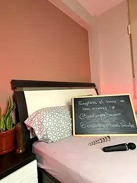 Snapshot of SOFIASWEETSECRETT chatting on 11.07.25 SOFIASWEETSECRETT online show from 11.07.25