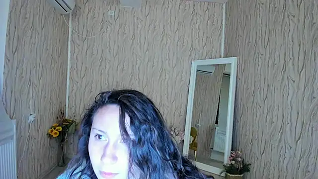 AishaRouhi online show from 01.11.25
