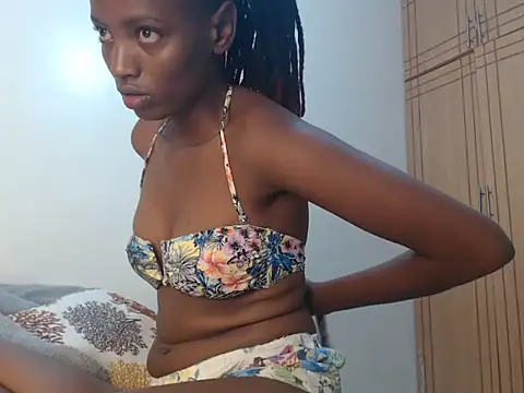 Snapshot of nanaswee chatting on 02.13.25 nanaswee online show from 02.13.25