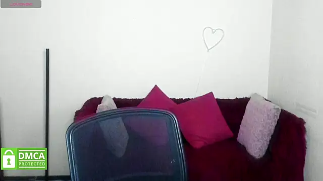 Muse kitty jenia online show from 10.24.25