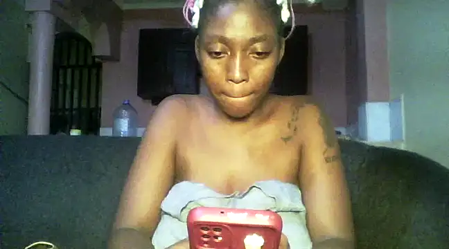 Snapshot of Sexxy_bre chatting on 12.24.24 Sexxy bre online show from 12.24.24