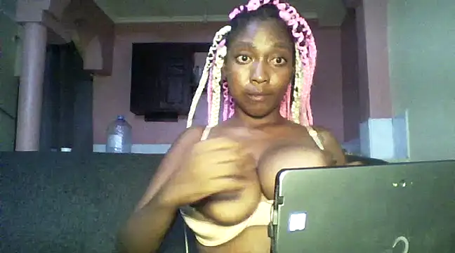 Snapshot of Sexxy_bre chatting on 12.25.24 Sexxy bre online show from 12.25.24