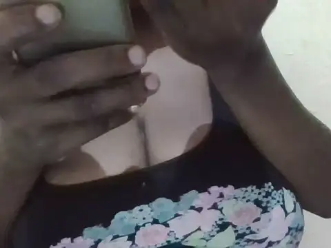 Snapshot of Sexxy_bre chatting on 09.26.25 Sexxy bre online show from 09.26.25