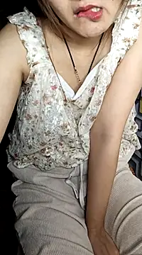 Snapshot of Girl20sexy chatting on 02.10.25 Girl20sexy online show from 02.10.25