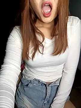 Snapshot of Girl20sexy chatting on 12.16.25 Girl20sexy online show from 12.16.25