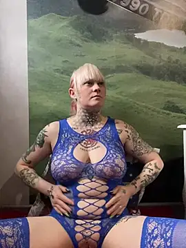 poussichienne online show from 02.04.25