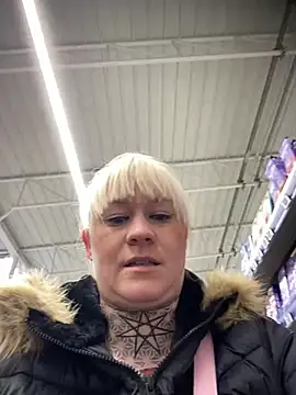 poussichienne online show from 03.18.25