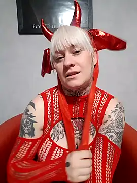 poussichienne online show from 10.30.25