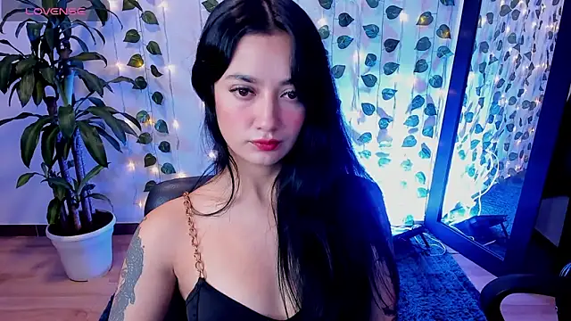 Snapshot of mariiana-diaz chatting on 12.16.24 mariiana-diaz online show from 12.16.24