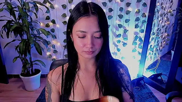 Snapshot of mariiana-diaz chatting on 03.10.25 mariiana-diaz online show from 03.10.25