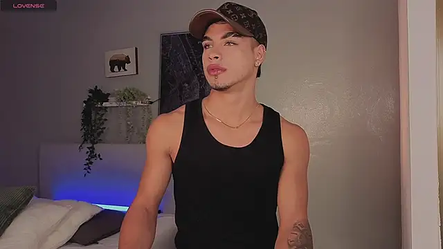 Snapshot of Ken-boy_ chatting on 10.10.25 Ken-boy online show from 10.10.25