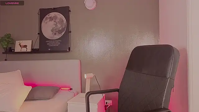 Snapshot of Ken-boy_ chatting on 10.16.25 Ken-boy online show from 10.16.25