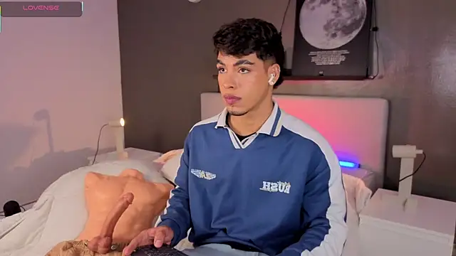 Snapshot of Ken-boy_ chatting on 11.02.25 Ken-boy online show from 11.02.25