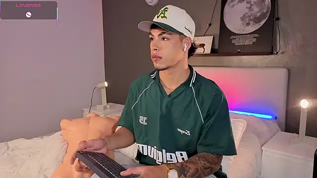 Snapshot of Ken-boy_ chatting on 11.03.25 Ken-boy online show from 11.03.25