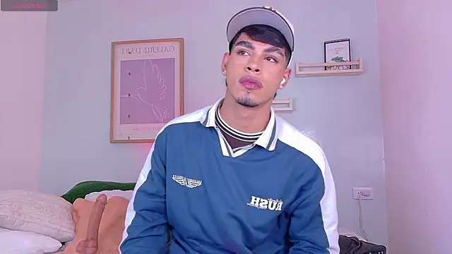 Snapshot of Ken-boy_ chatting on 11.06.25 Ken-boy online show from 11.06.25