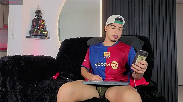 Snapshot of Ken-boy_ chatting on 01.09.26 Ken-boy online show from 01.09.26