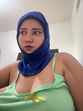 Snapshot of hannahayat chatting on 06.18.26 hannahayat online show from 06.18.26