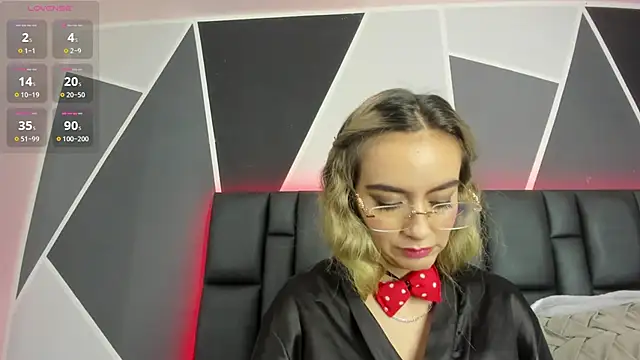Snapshot of Antonella-Ray chatting on 02.21.25 Antonella-Ray online show from 02.21.25