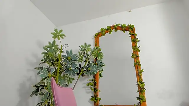 BonnieCute  online show from 02.25.26