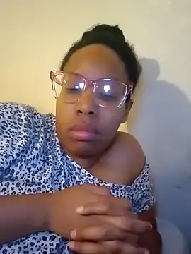 Snapshot of madamsensuale chatting on 01.20.25 madamsensuale online show from 01.20.25