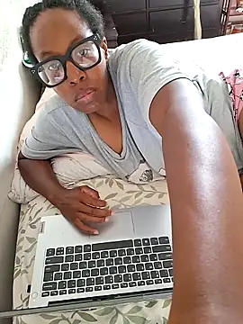 Snapshot of madamsensuale chatting on 06.22.26 madamsensuale online show from 06.22.26