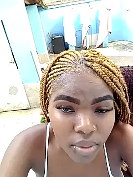 Snapshot of AdelynYasmin chatting on 01.22.25 AdelynYasmin online show from 01.22.25