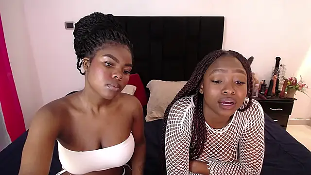 AdelynYasmin online show from 11.20.25