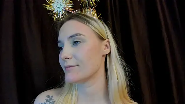 Snapshot of ixsi chatting on 12.24.24 ixsi online show from 12.24.24