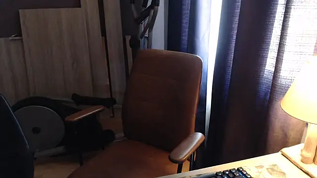 Lynylou online show from 04.10.26
