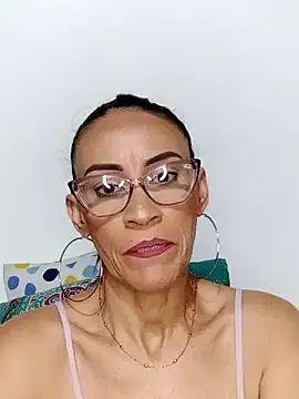 Snapshot of BarbaraMature chatting on 12.15.24 BarbaraMature online show from 12.15.24