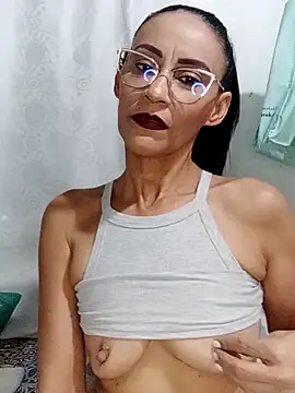 Snapshot of BarbaraMature chatting on 03.17.25 BarbaraMature online show from 03.17.25