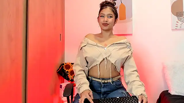 Snapshot of SeleneClark chatting on 02.25.25 SeleneClark online show from 02.25.25
