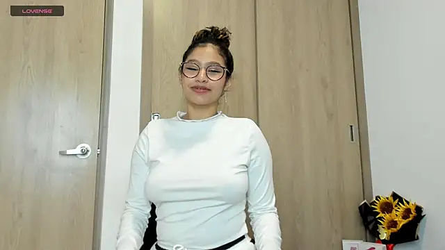Snapshot of SeleneClark chatting on 03.07.25 SeleneClark online show from 03.07.25